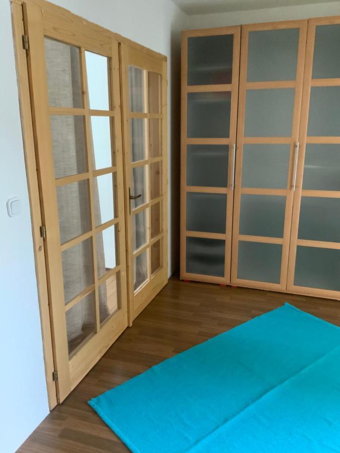 Ferien/ Monteurzimmer Mit Gemeinsam Wozi, Kue, Bad, Wlan Homestay *