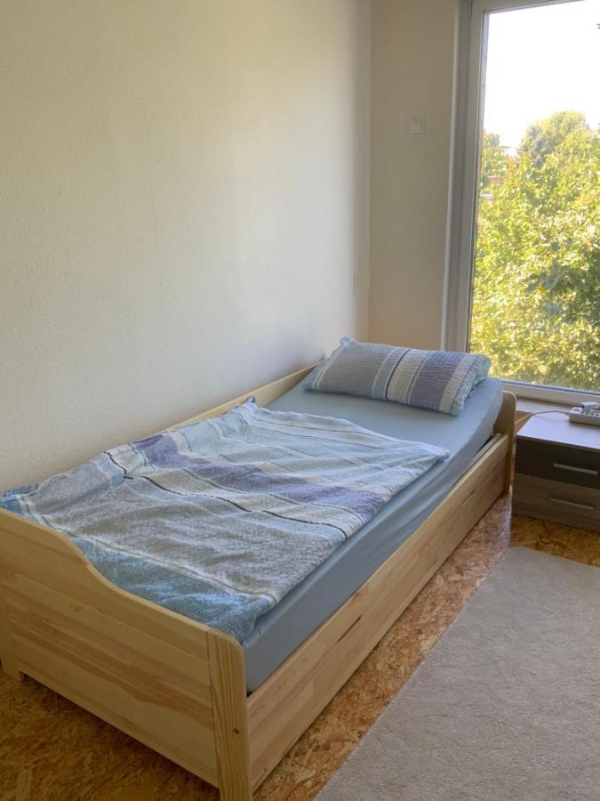 Homestay Ferien/ Monteurzimmer Mit Gemeinsam Wozi, Kue, Bad, Wlan