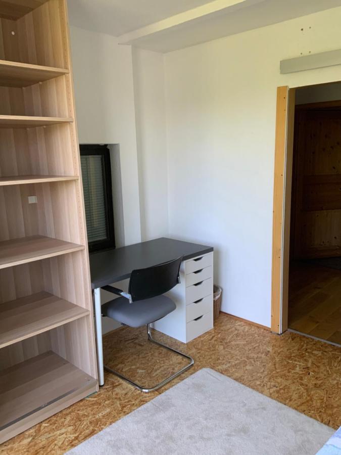 Homestay Ferien/ Monteurzimmer Mit Gemeinsam Wozi, Kue, Bad, Wlan